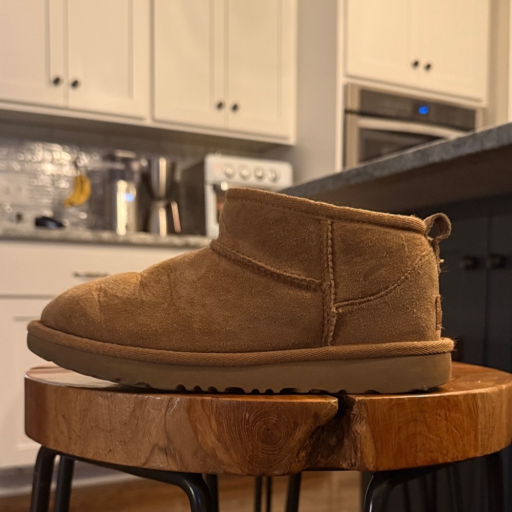 UGG mini brown kids boots size 3